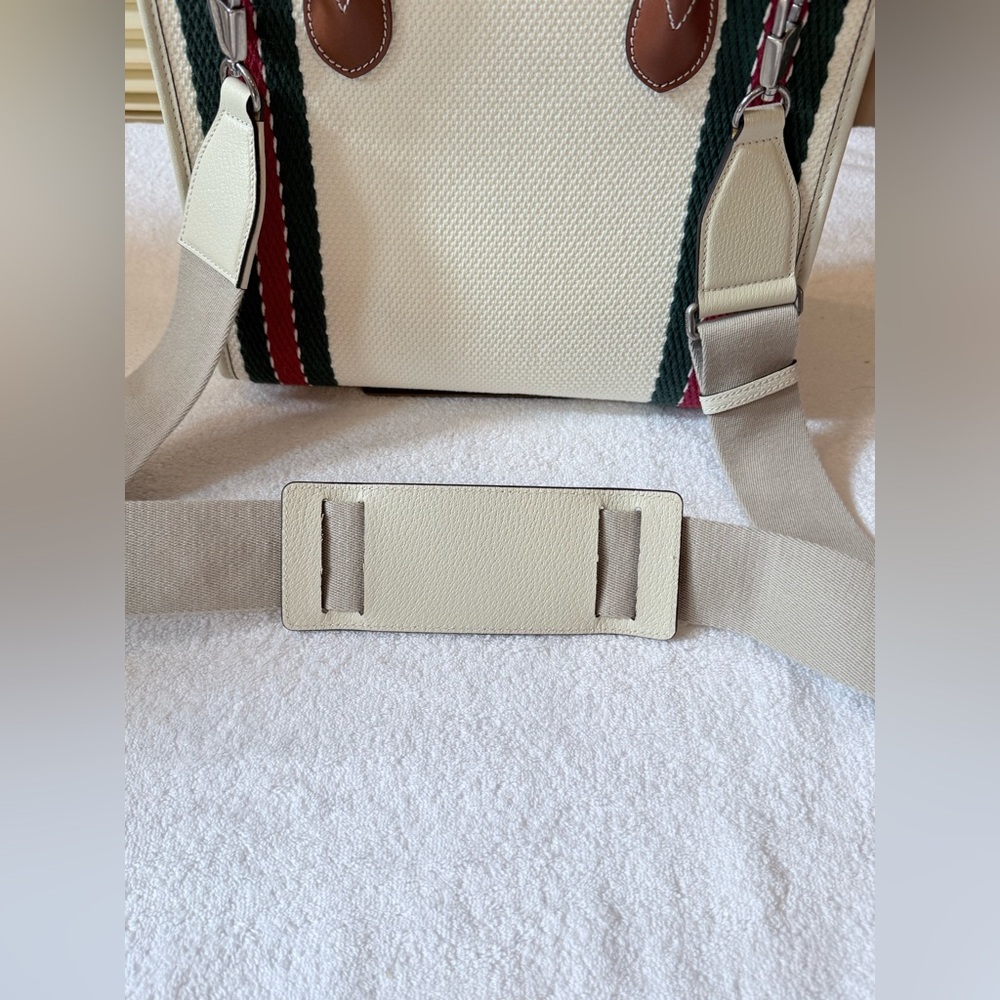 Gucci White Canvas Tote with Green and Red Accents - Picture 4 of 10